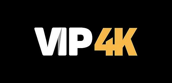  VIP4K. Schmutziges Pornocasting bei einer Leihagentur gibt versauten Girls die Chance